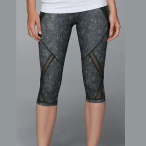 LULULEMON Cool to Street crop pants Sz 4 Green